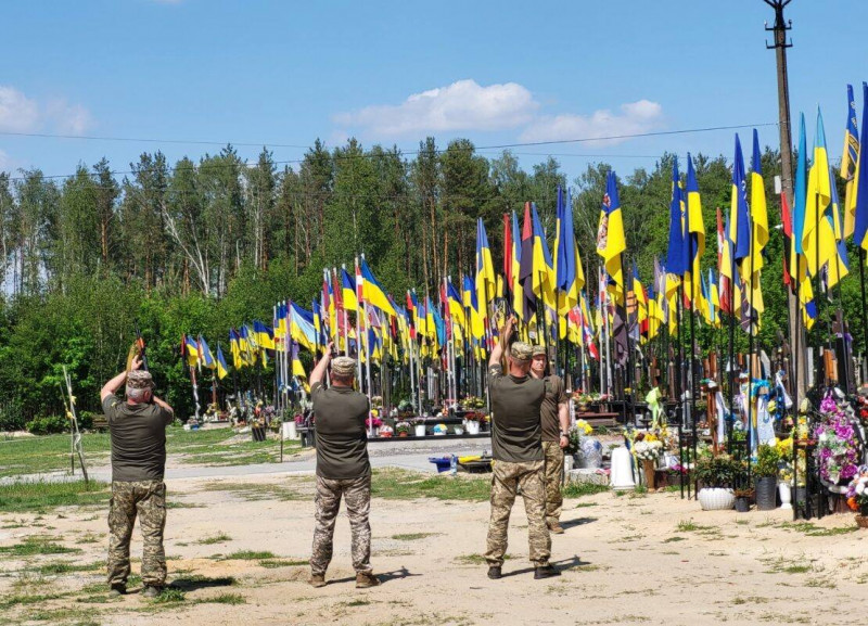 Брат-близнюк був на фронті, а він — «на щиті»: Ковель віддав останню шану 31-річному Михайлу Філіпчуку
