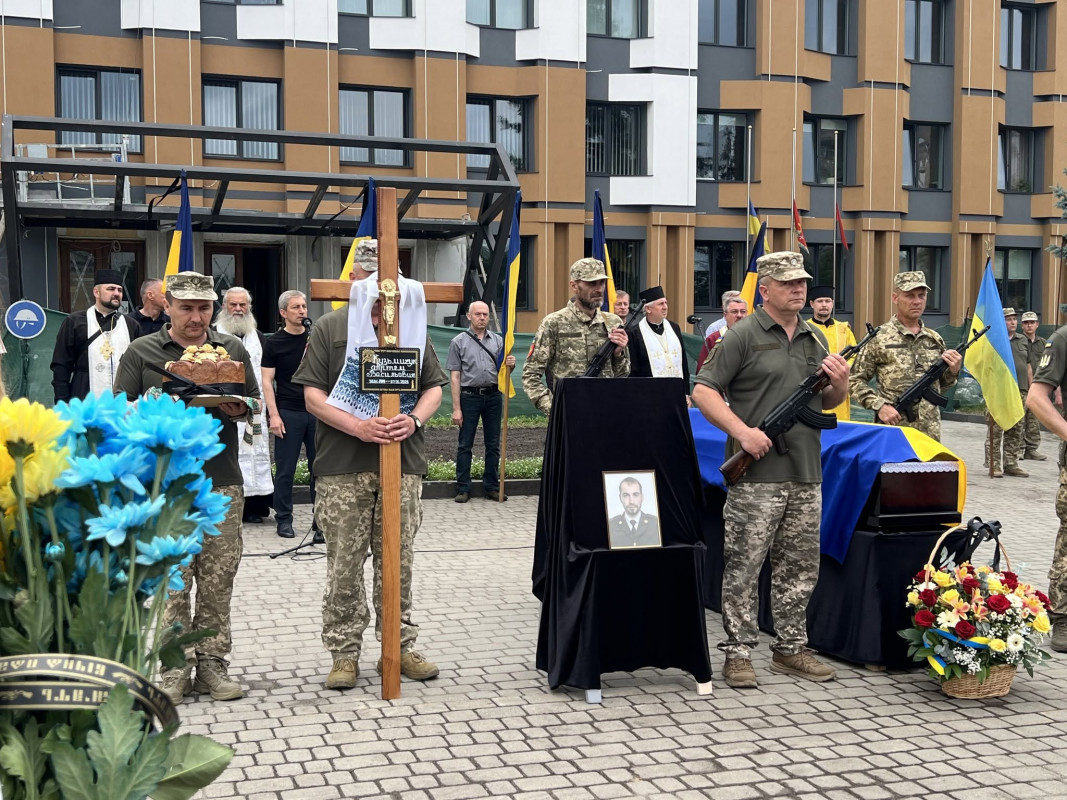 Помер внаслідок важкого поранення: на Волині провели у вічність 27-річного Героя Артема Кузьмичука