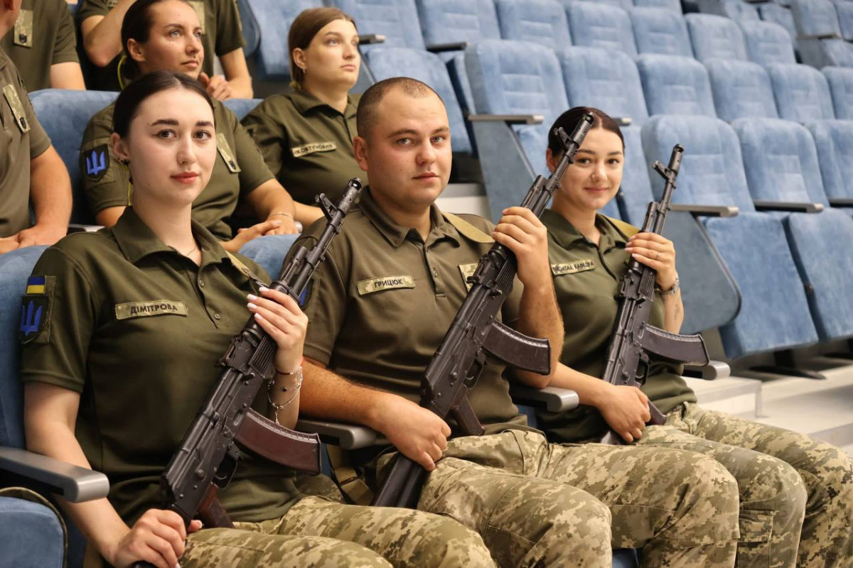 Служити Україні: курсанти волинського вишу склали військову присягу