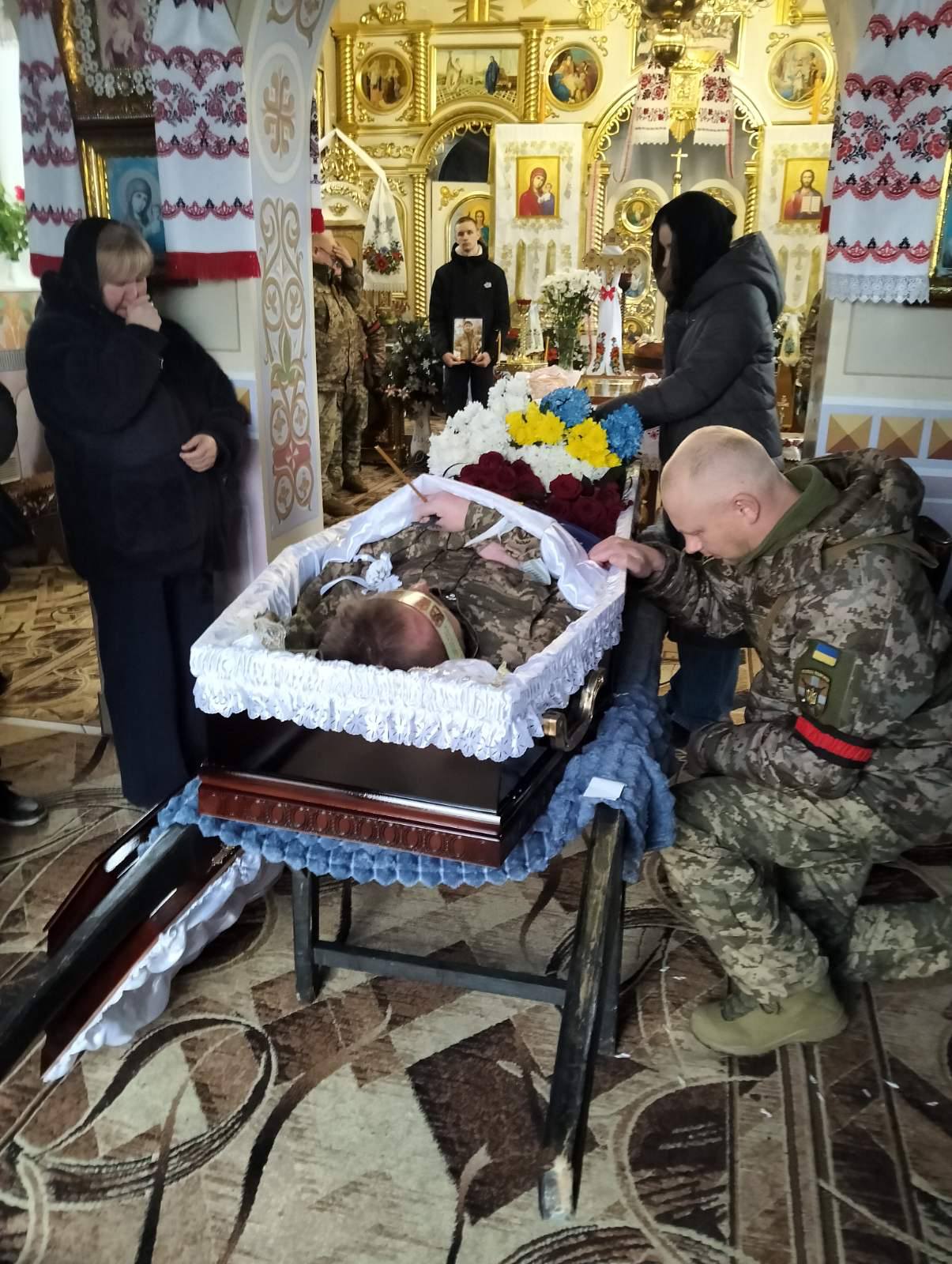 На Волині в останню дорогу провели військового Адріана Крупка. Фото