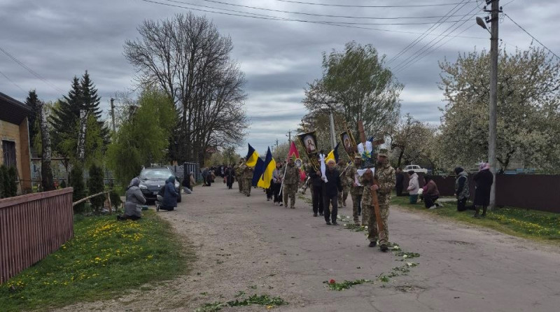 Громада на Волині віддала останню шану загиблому Герою Віктору Гошку