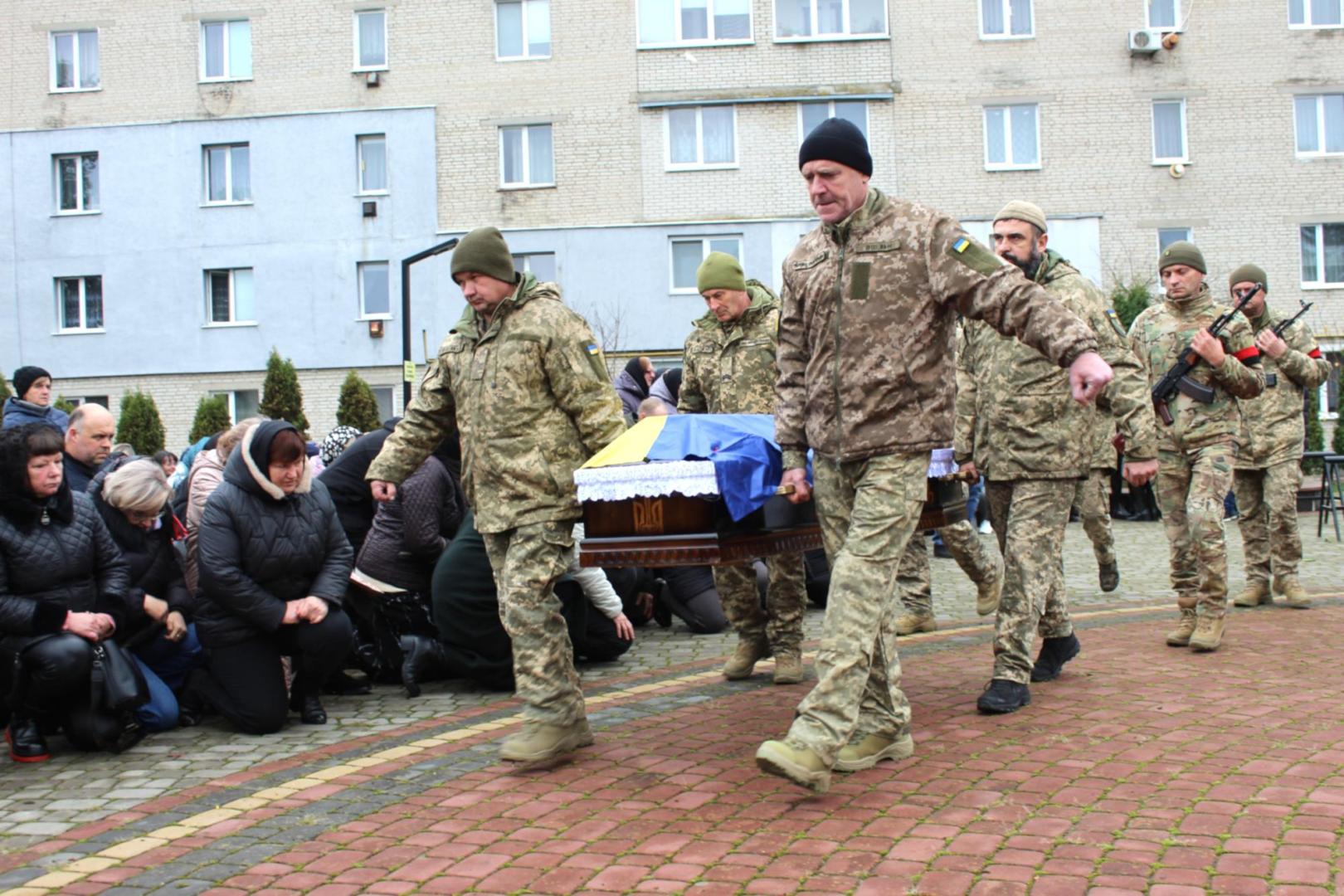 Завтра йому мало виповнитися 55 років: на Волині попрощалися із захисником Василем Савичем