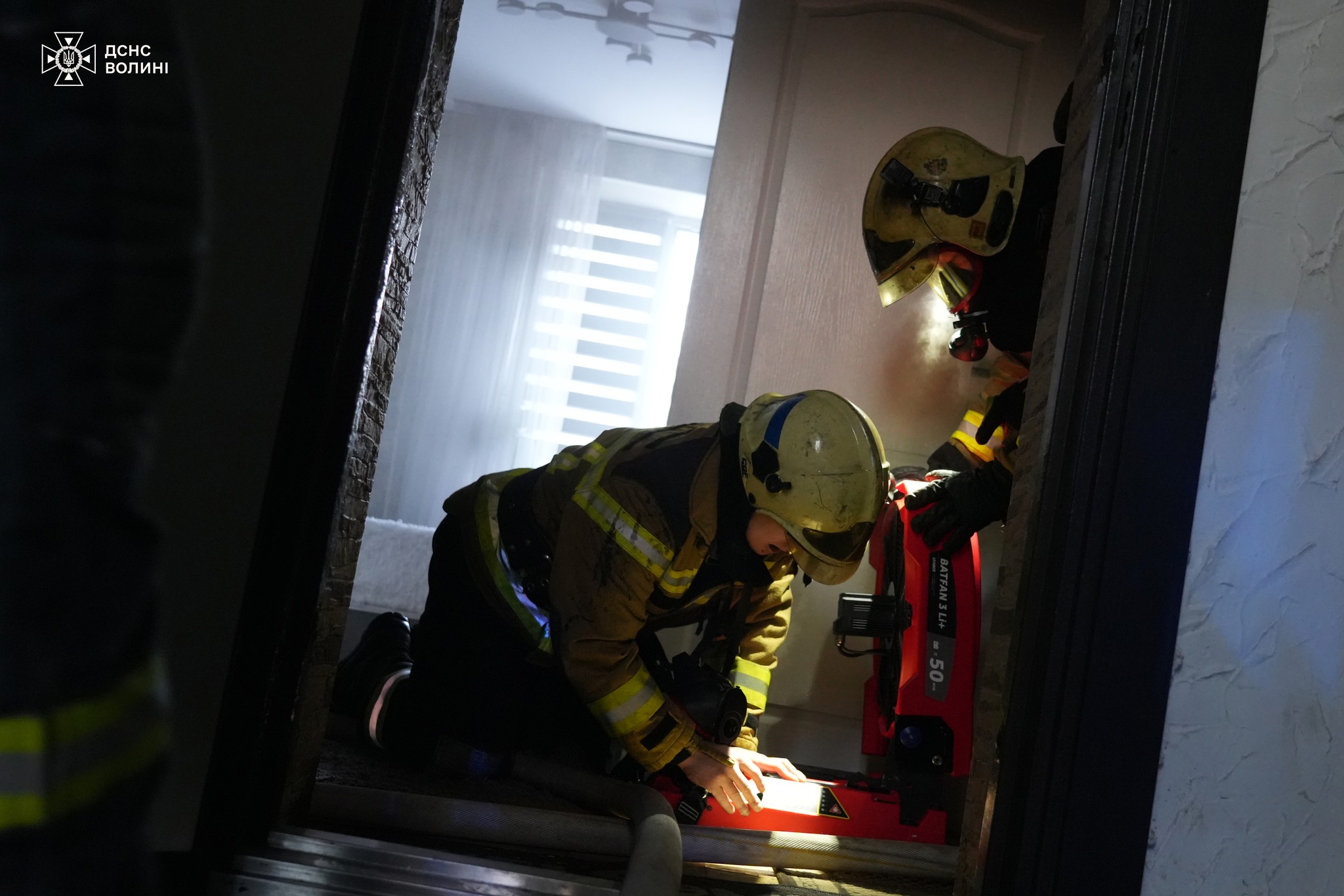 У Луцьку горіла квартира у багатоквартирному будинку: евакуювали одну людину