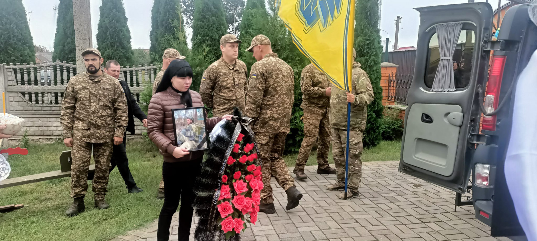 Майже тиждень у родини жевріла надія, та не судилося: на Волині останню земну шану віддали 30-річному Герою Леоніду Щебету