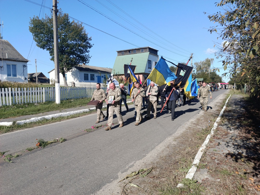 Овдовіла дружина, син та донечка так рано втратили батька: на Волині провели в останню земну дорогу Героя Сергія Водька