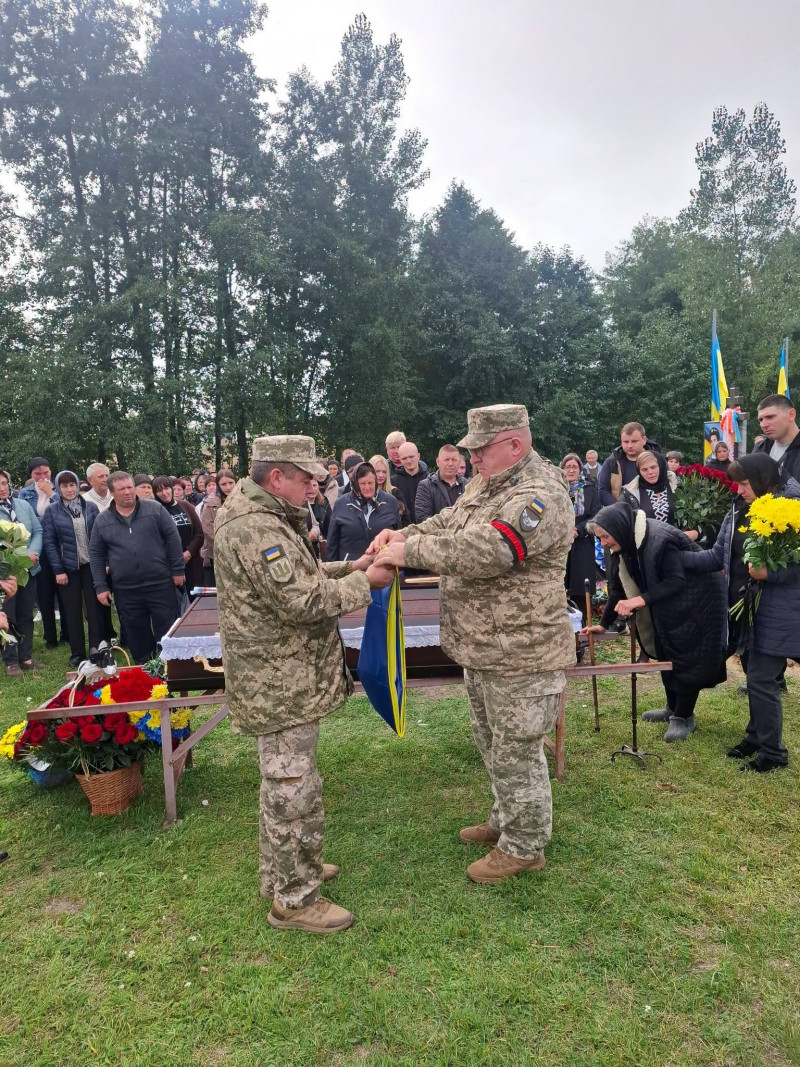 Волиняни попрощалися із захисником Олександром Пінчуком, який понад два роки вважався зниклим безвісти