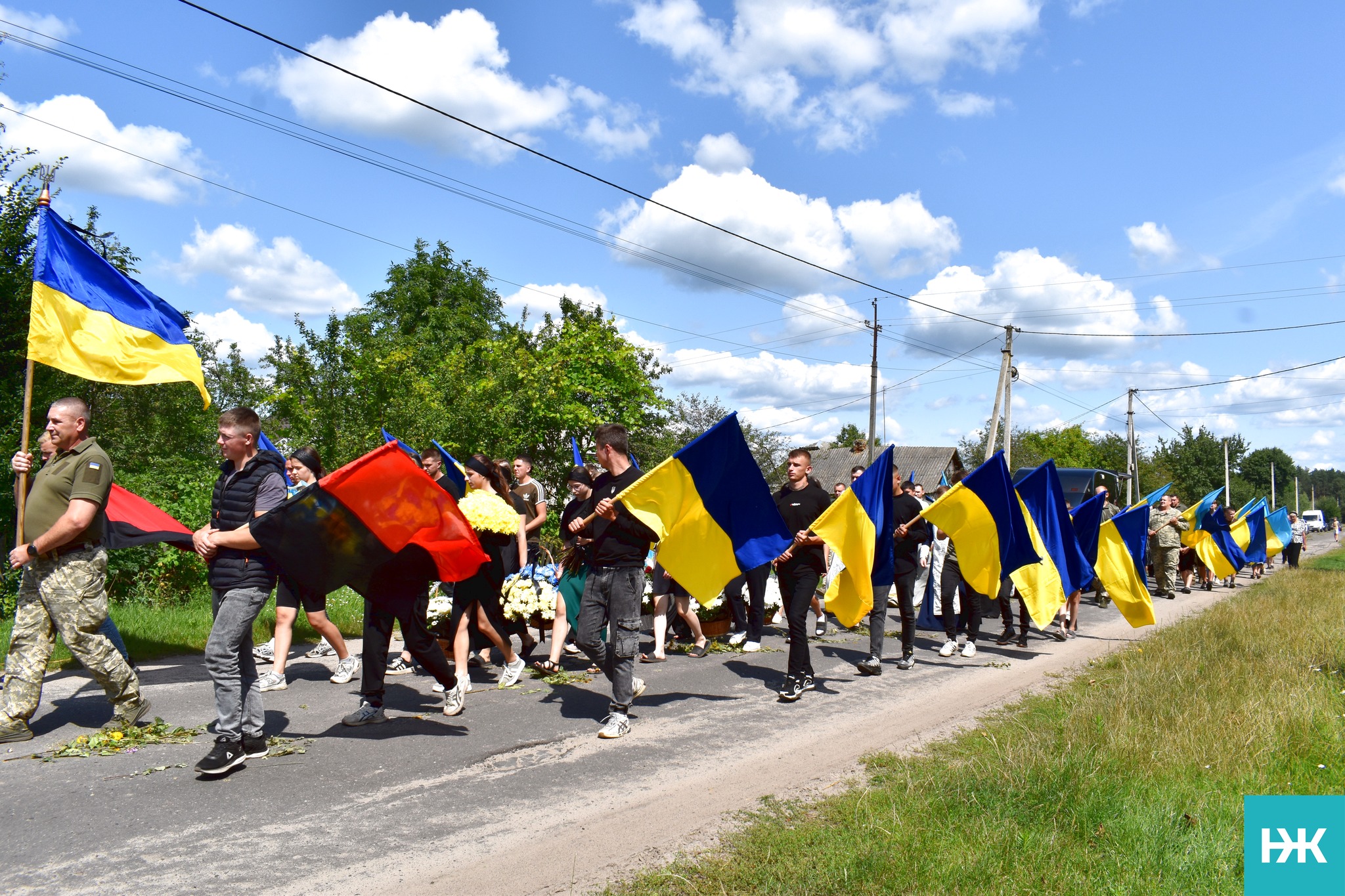 Майже два роки вважався зниклим безвісти: на Волині в останню дорогу провели Героя Олександра Пасіка
