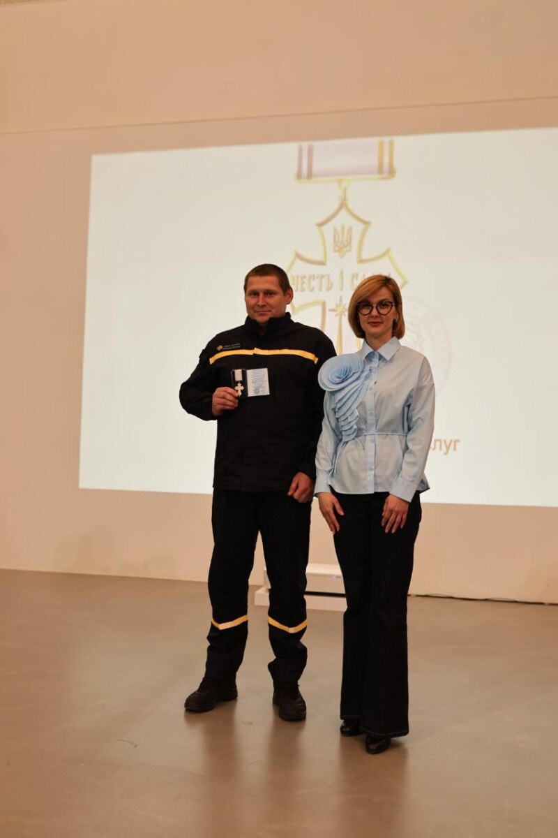 «Герої без зброї»: у Луцьку вручили почесні відзнаки людям, які щодня рятують і допомагають