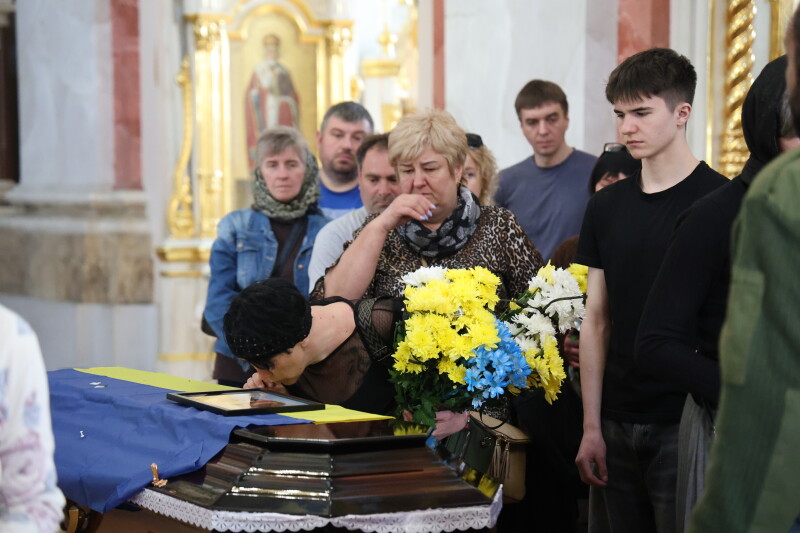 У Луцьку попрощалися з Героєм Андрієм Ющиком, який загинув понад рік тому