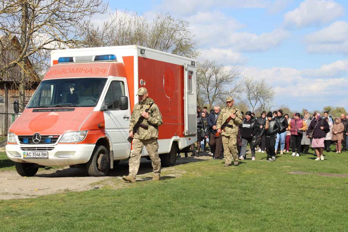 «Тепер тато захищатиме з небес»: волиняни попрощалася з 25-річним Антоном Хвостюком