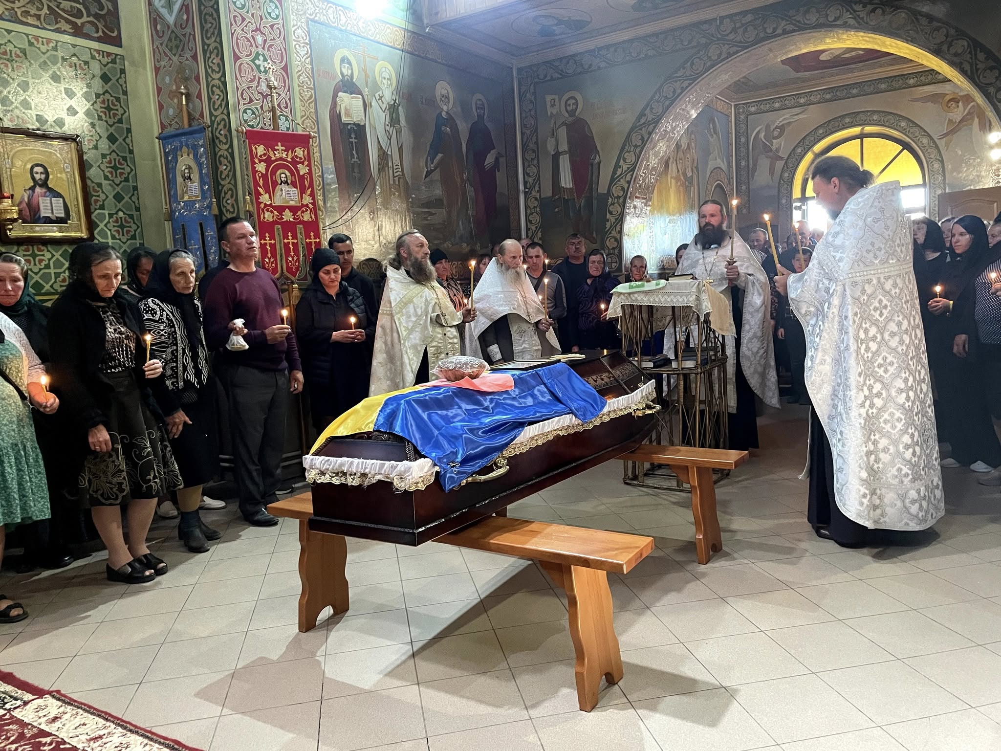 Загибель підтвердила ДНК-експертиза: на Волині сотні людей прийшли попрощатися з Героєм Володимиром Мажулою