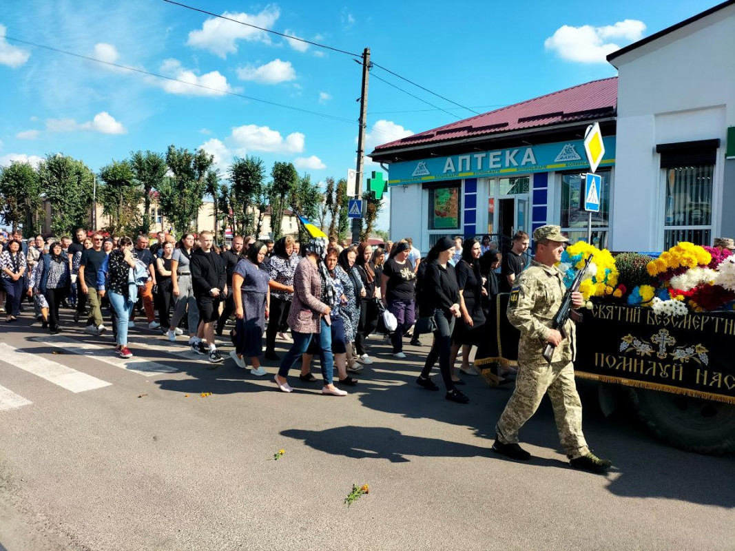 Рожищенська громада провела в останню земну дорогу свого наймолодшого захисника Івана Перія