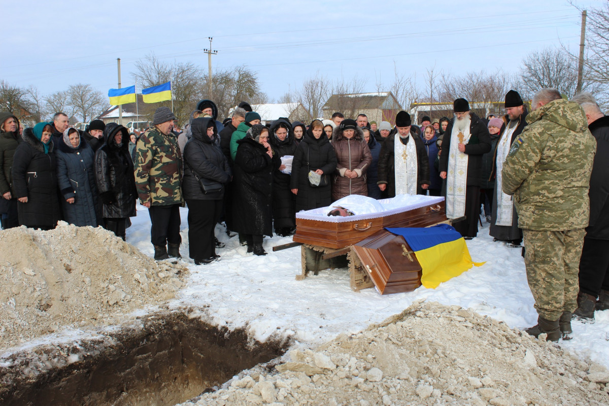Загинув внаслідок удару ворожого безпілотника: на Волині попрощалися з Героєм Володимиром Лавренюком