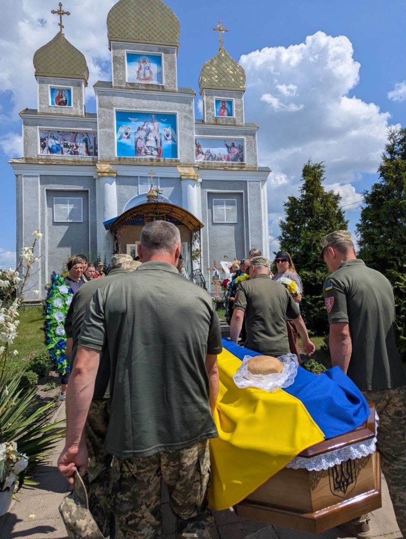 Два роки між надією і болем: на Волині попрощалися із захисником Петром Якимовим