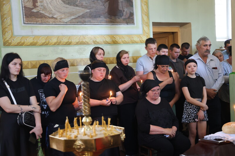 Вважався зниклим безвісти: у Луцькій громаді в останню дорогу провели захисника Юрія Клевця