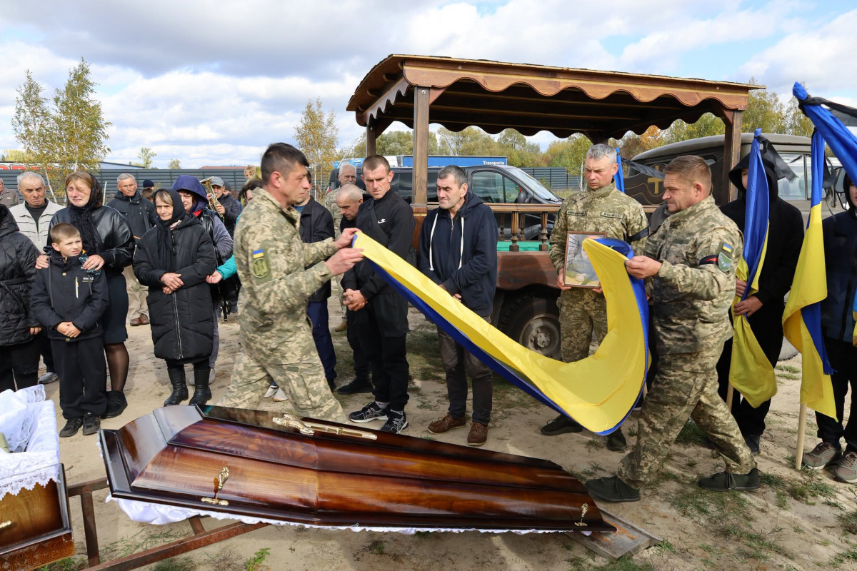 «Йому назавжди 30»: на Волині попрощалися з Героєм Романом Пилипчуком