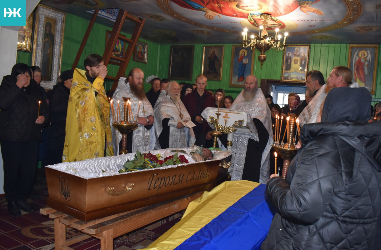 Громада у жалобі: на Волині в останню дорогу провели молодого захисника Станіслава Барана