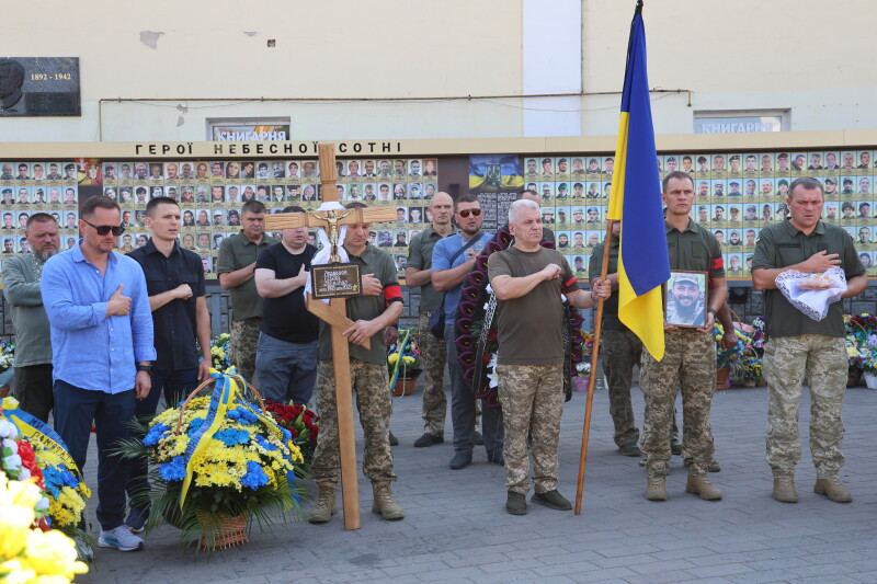 Загинув у травні, в поховали тільки нині: у Луцьку попрощалися із захисником України Сергієм Черленюком