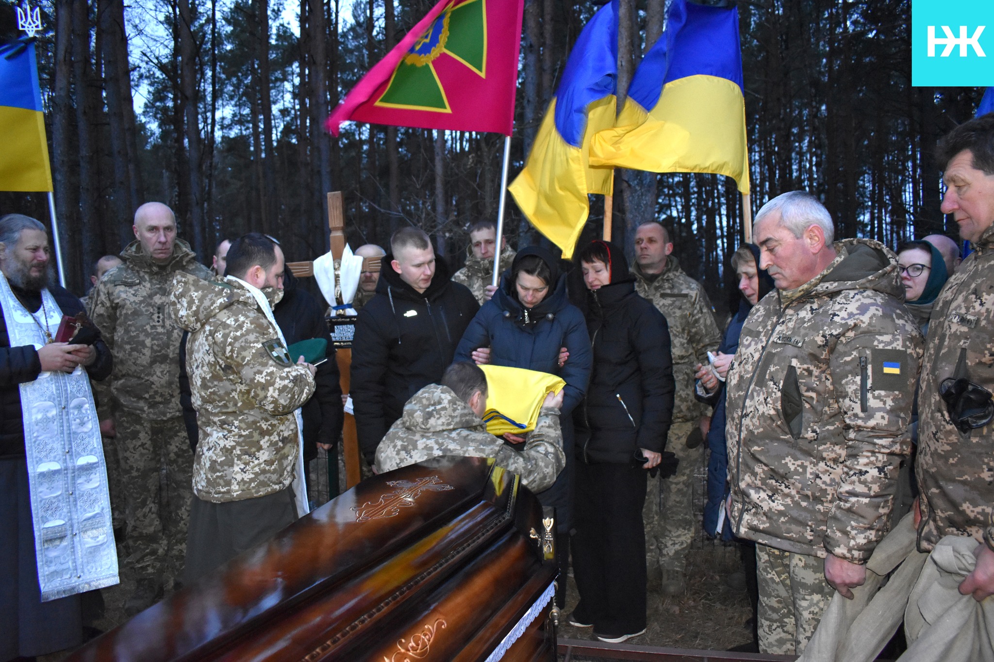 Сумне новоріччя: усе село на Волині зійшлося провести Героя Володимира Кушнерика