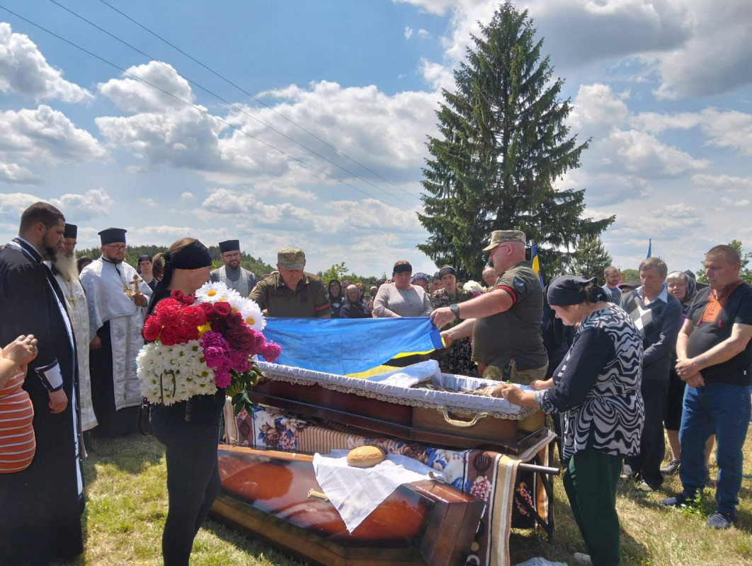 На Волині поховали 33-річного захисника Миколу Максимчука