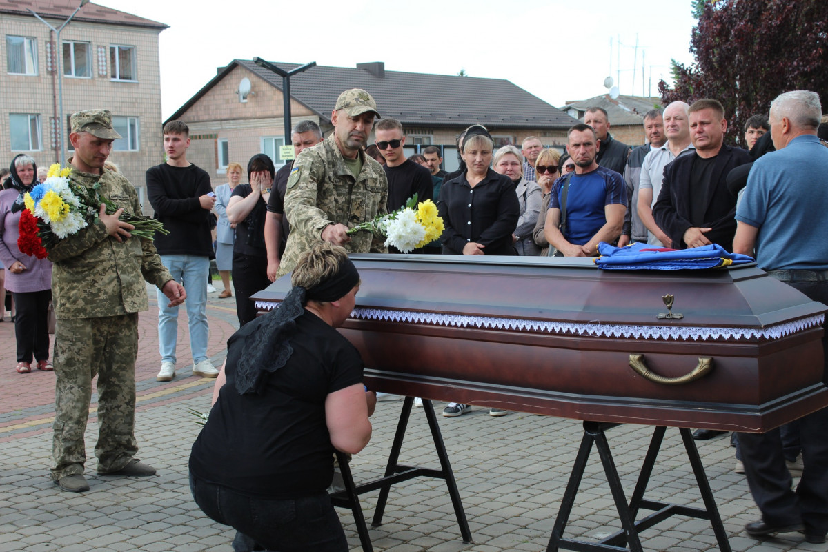 «Врятував побратима ціною власного життя»: на Волині попрощалися з 25-річним Героєм Андрієм Лавренчуком