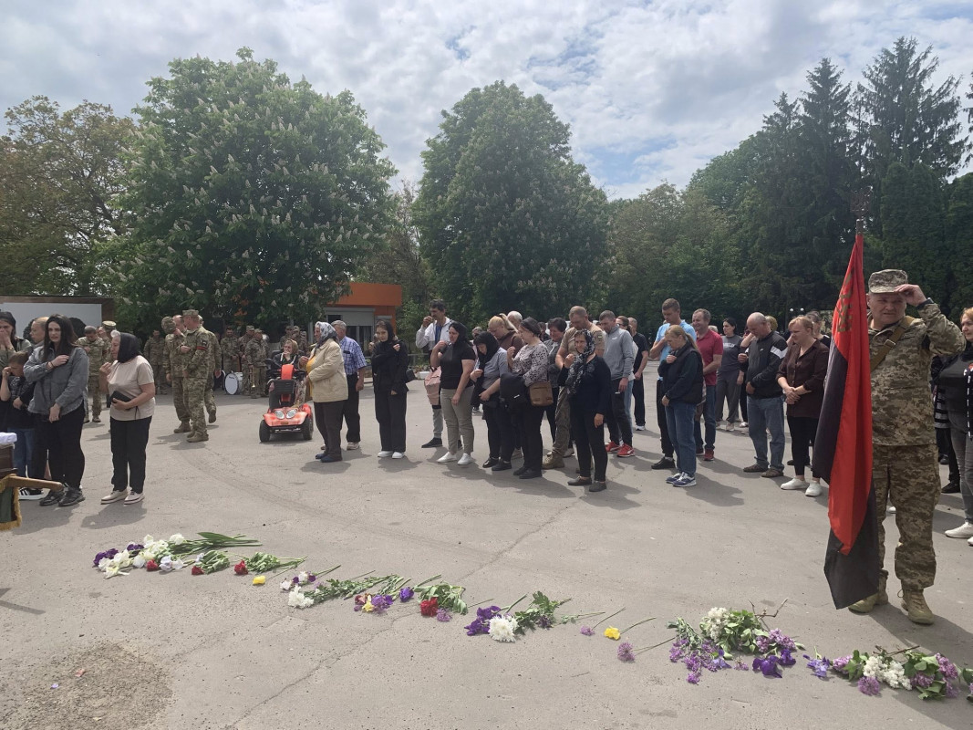 Загинув смертю Героя: на Волині провели в останню путь захисника Олега Хайбу