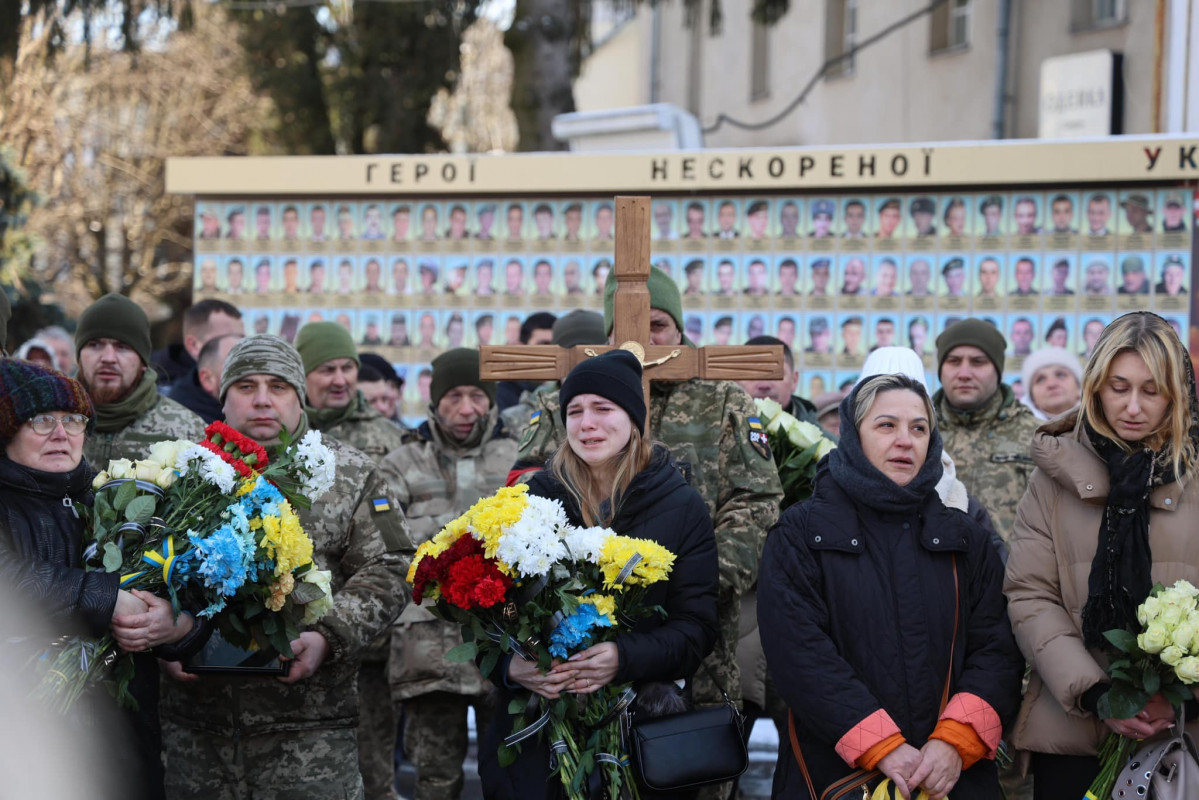 Два прощання в один день: у Луцьку в останню дорогу провели Героїв Романа Конделя та Віталія Никитишина