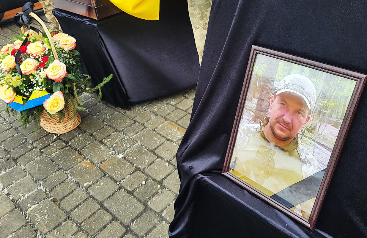 Воювали пліч-о-пліч і понад 2 роки вважалися зниклими безвісти: на Волині поховали двох Героїв - Миколу Сича та Андрія Вдовиченка