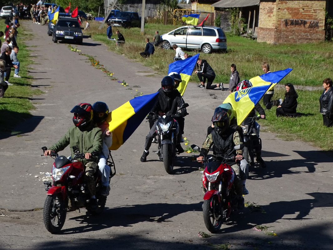 Війна забрала життя Героя: на Волині провели в останню путь Ігоря Бебеса
