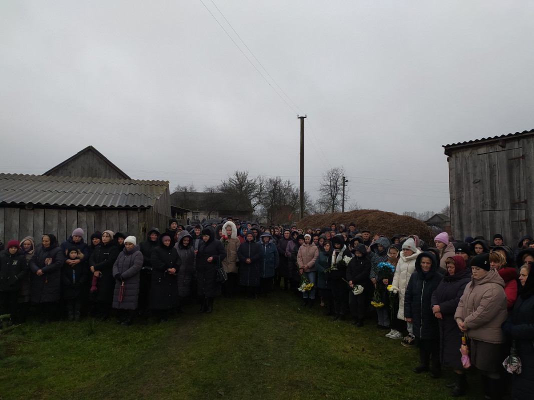 «Плакало навіть небо»: на рідну Волинь назавжди повернувся Герой Василь Солодуха