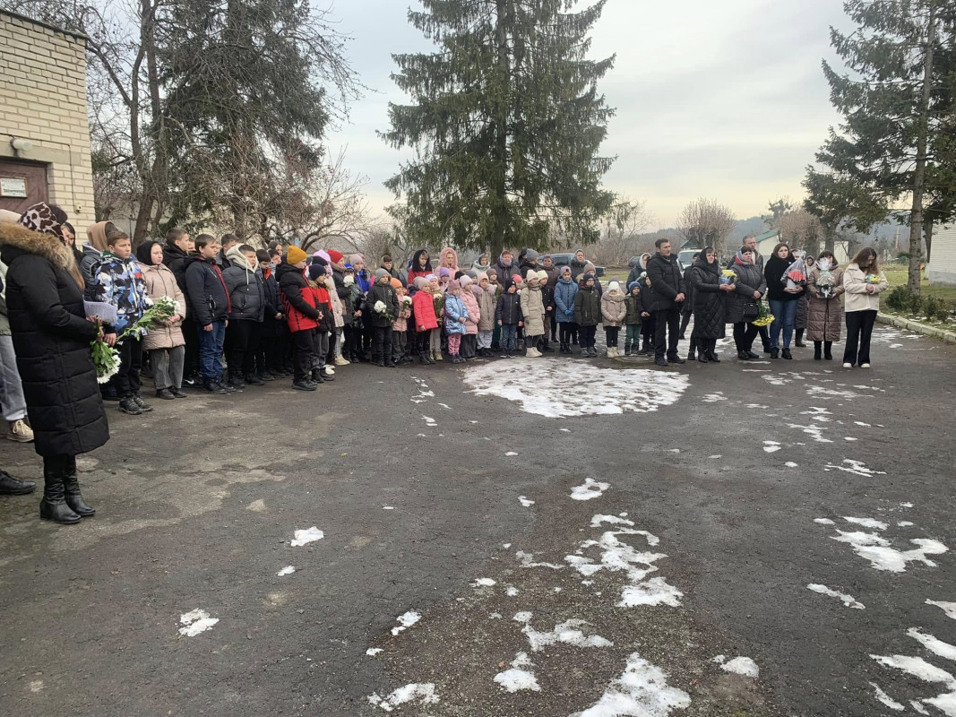 Важке поранення забрало молоде життя: на Волині відкрили меморіальну дошку Герою