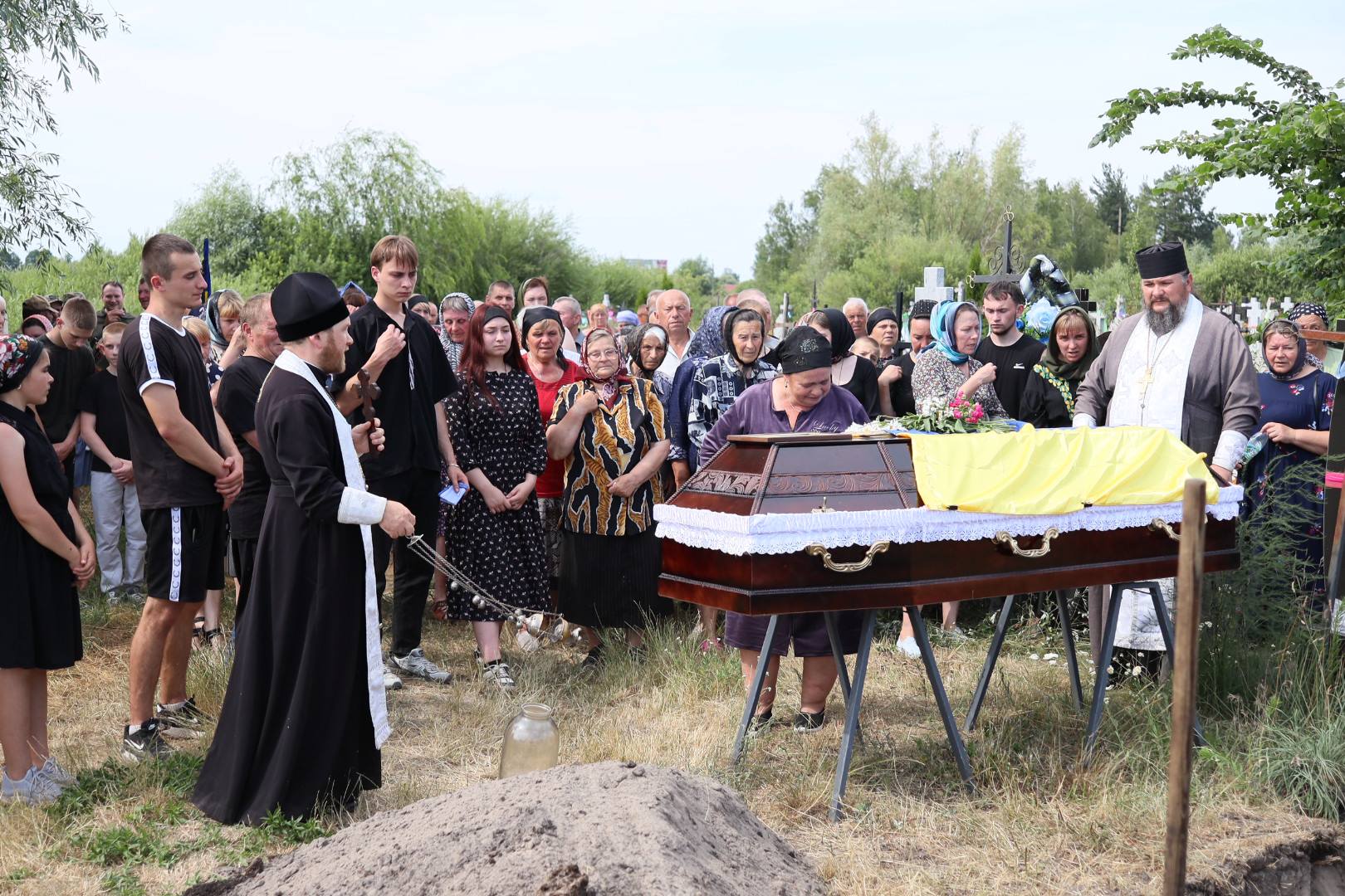 8 місяців вважався зниклим безвісти: на Волині в останню путь провели Героя Анатолія Янчука