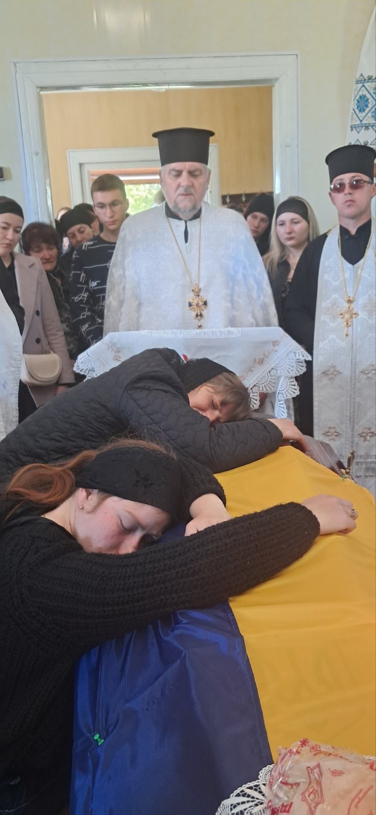 Безстрашно вибивав окупантів з української землі: на Волині поховали молодого Героя Романа Возняка