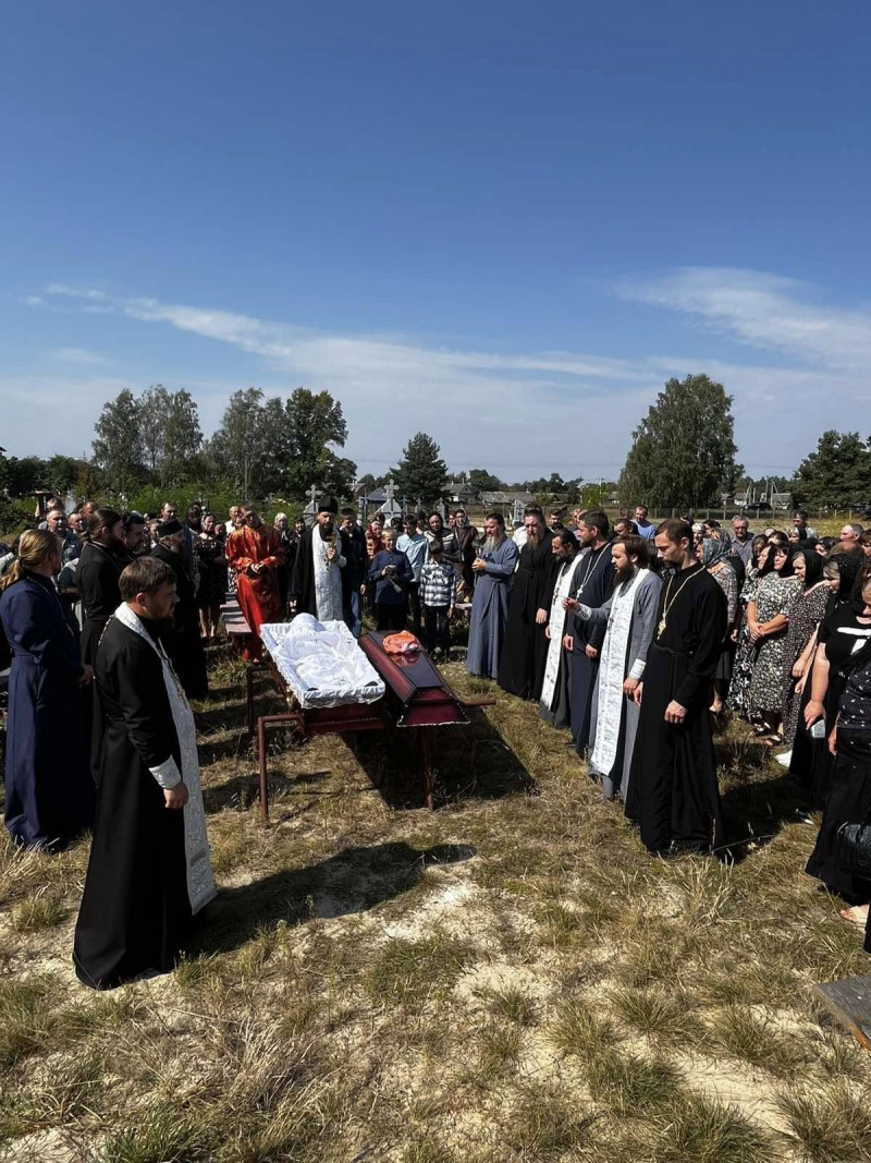 33 роки служив людям і Богу: на Волині попрощалися зі священником