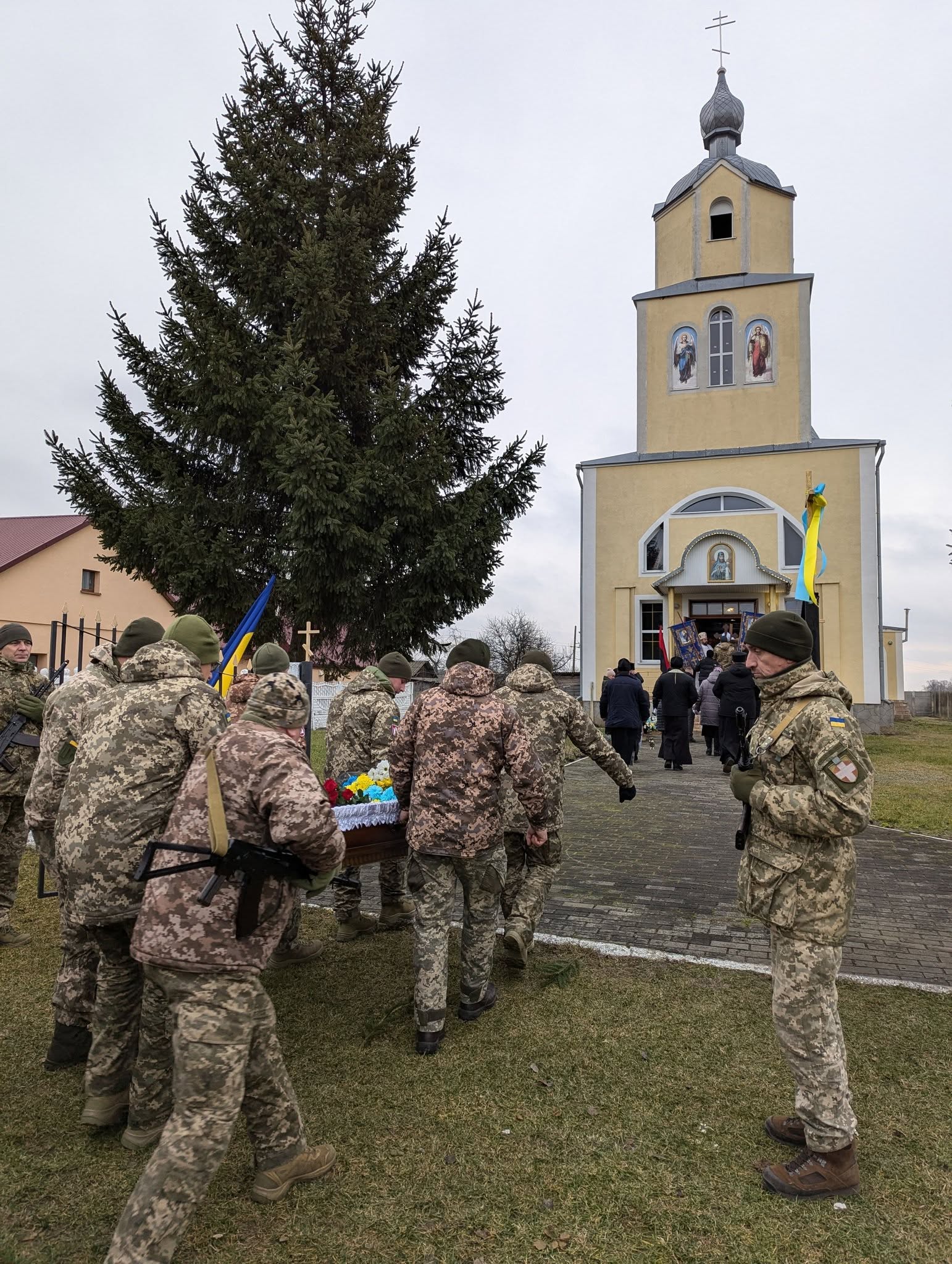 Серце зупинилося у лікарні: на Волині попрощалися з Героєм Олегом Котом