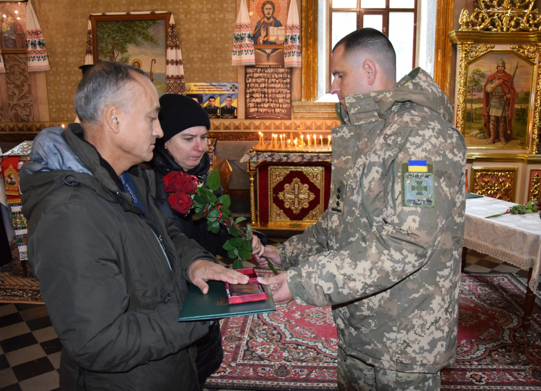 Загинули за Україну: рідним загиблих прикордонників з Волині вручили їхні посмертні нагороди