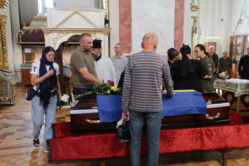 Загинув понад рік тому: у Луцьку в останню дорогу провели Героя Володимира Клименка