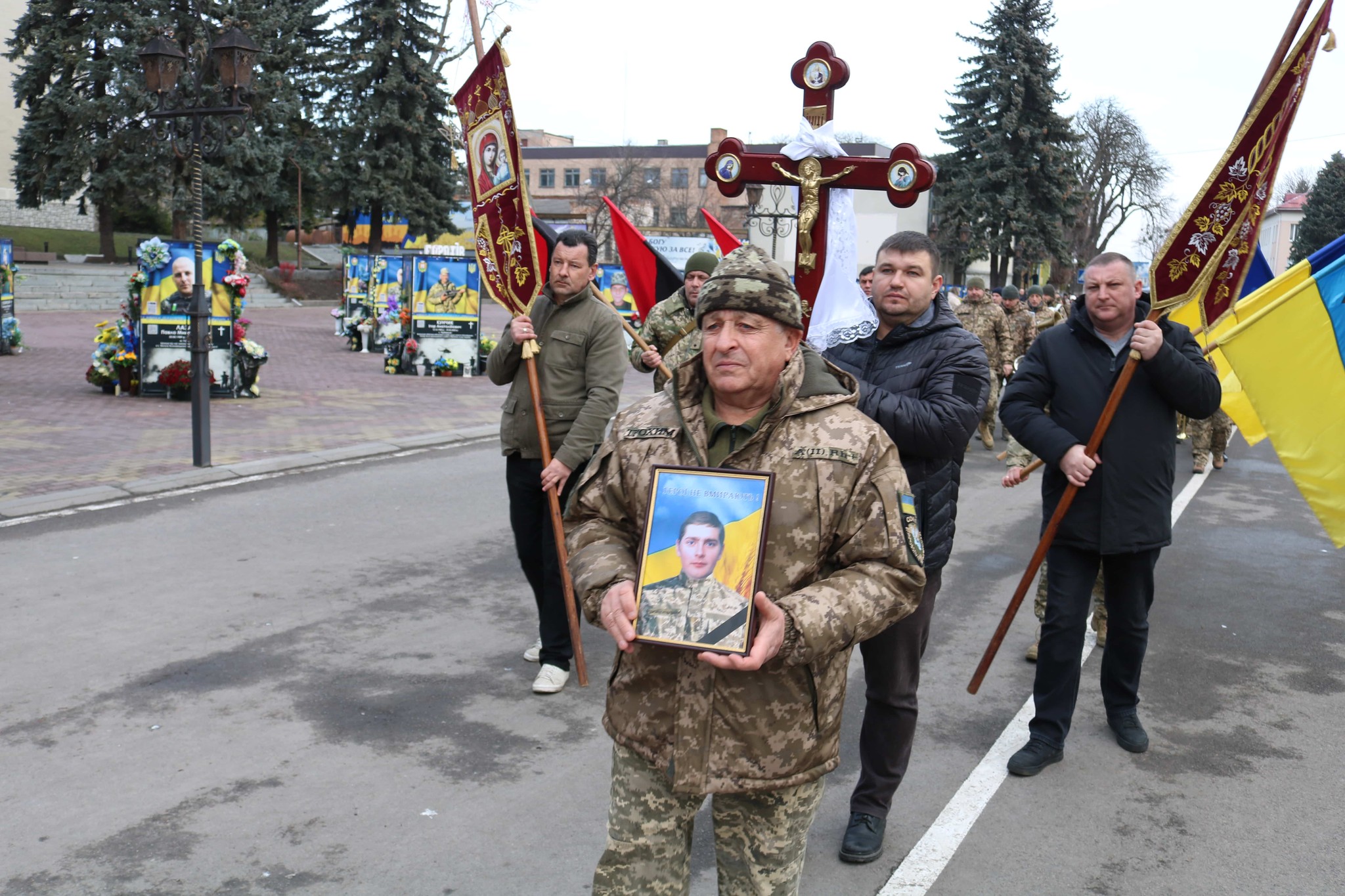 Понад рік вважався безвісти зниклим: у Луцькому районі поховали Героя Василя Цвілюка