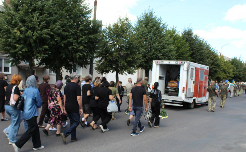 «Він ніколи не жалівся»: волиняни попрощалися із захисником Михайлом Присяжнюком