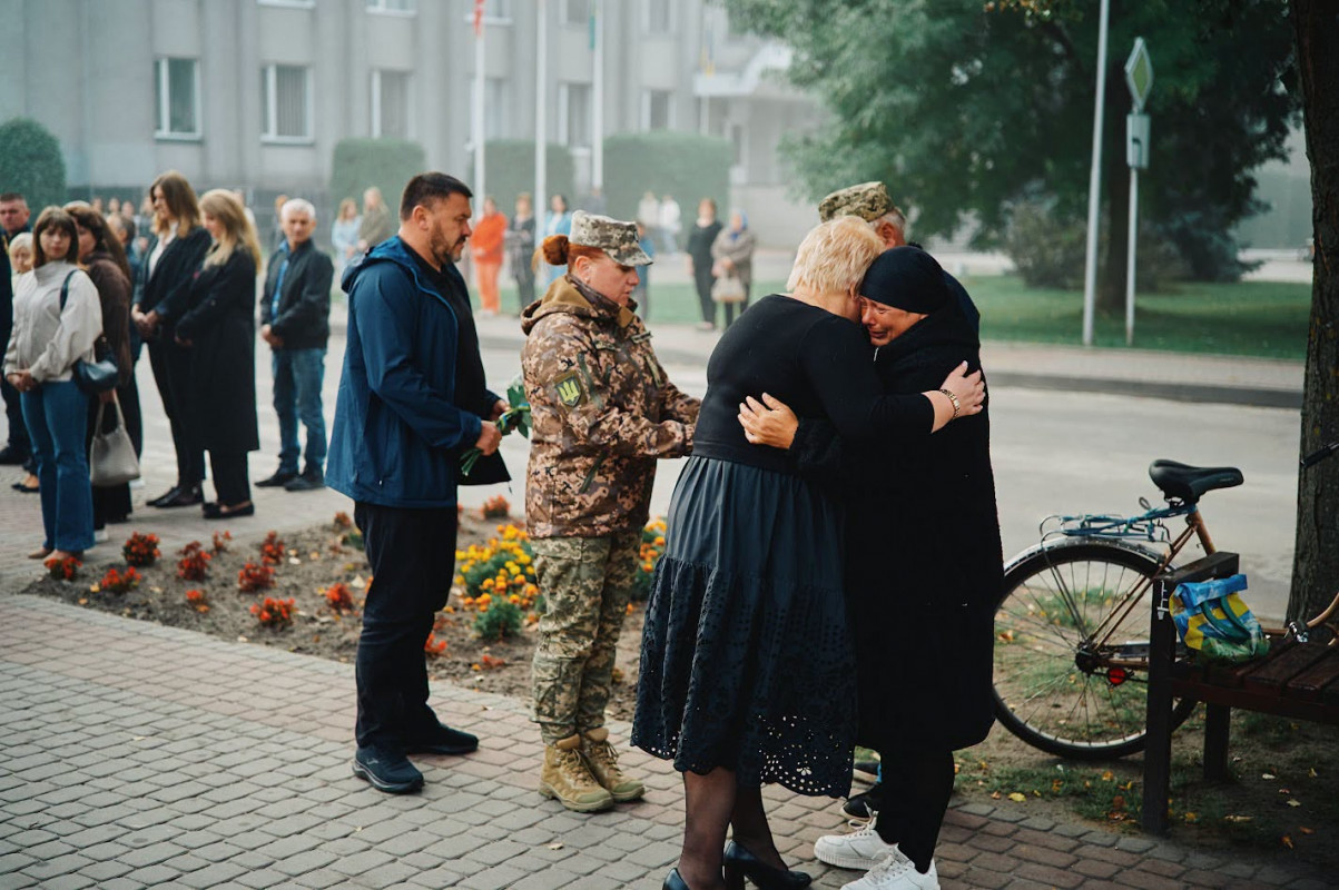 Загинули за Україну: родинам трьох Героїв вручили посмертні нагороди захисників