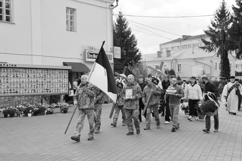 У Луцьку в один день попрощалися із двома захисниками - Вадимом Целюхом та Михайлом Гусаком