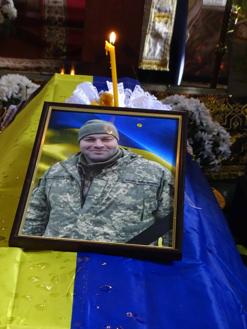 Після довгих місяців невідомості: на Волині провели в останню путь захисника Віталія Дудика