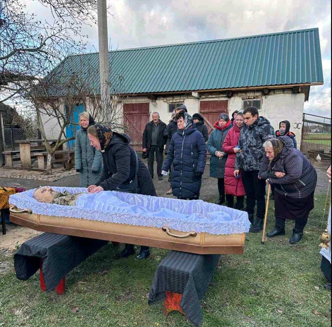 «Без підтримки залишилася дружина, без батьківської поради - донька»: волиняни попрощалися з Героєм Олександром Ладчуком