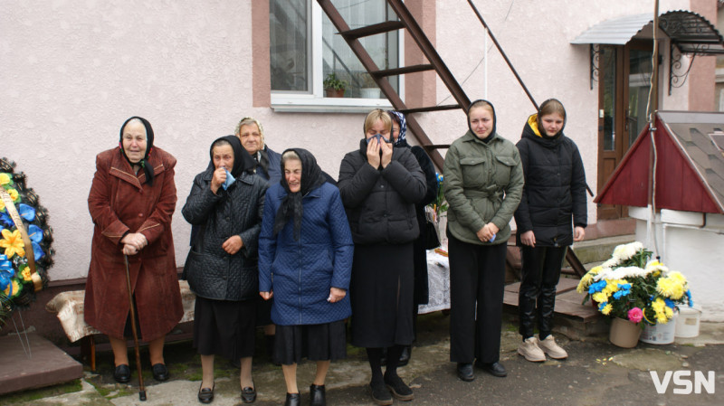 «Все питала, коли приїдеш, а ти казав, немає ким замінити...», - на Волині попрощалися з Героєм Сергієм Шевчуком