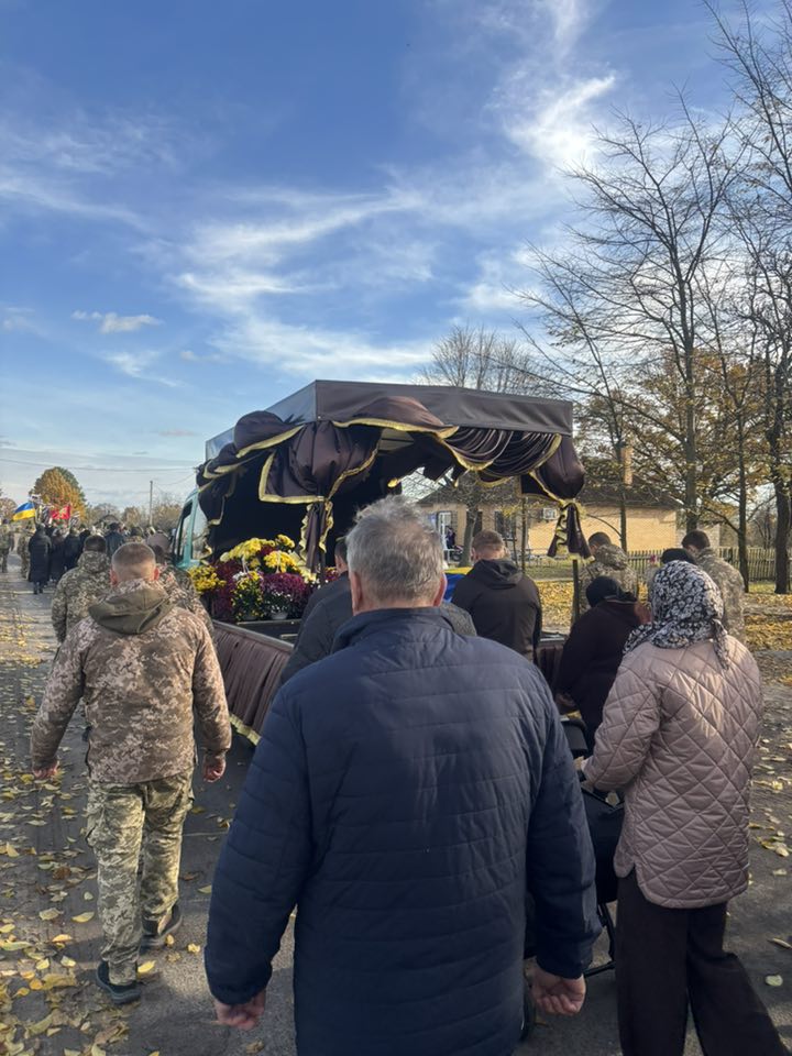 До останнього подиху боронив Україну: на Волині попрощалися із загиблим Героєм Іваном Кіпенем