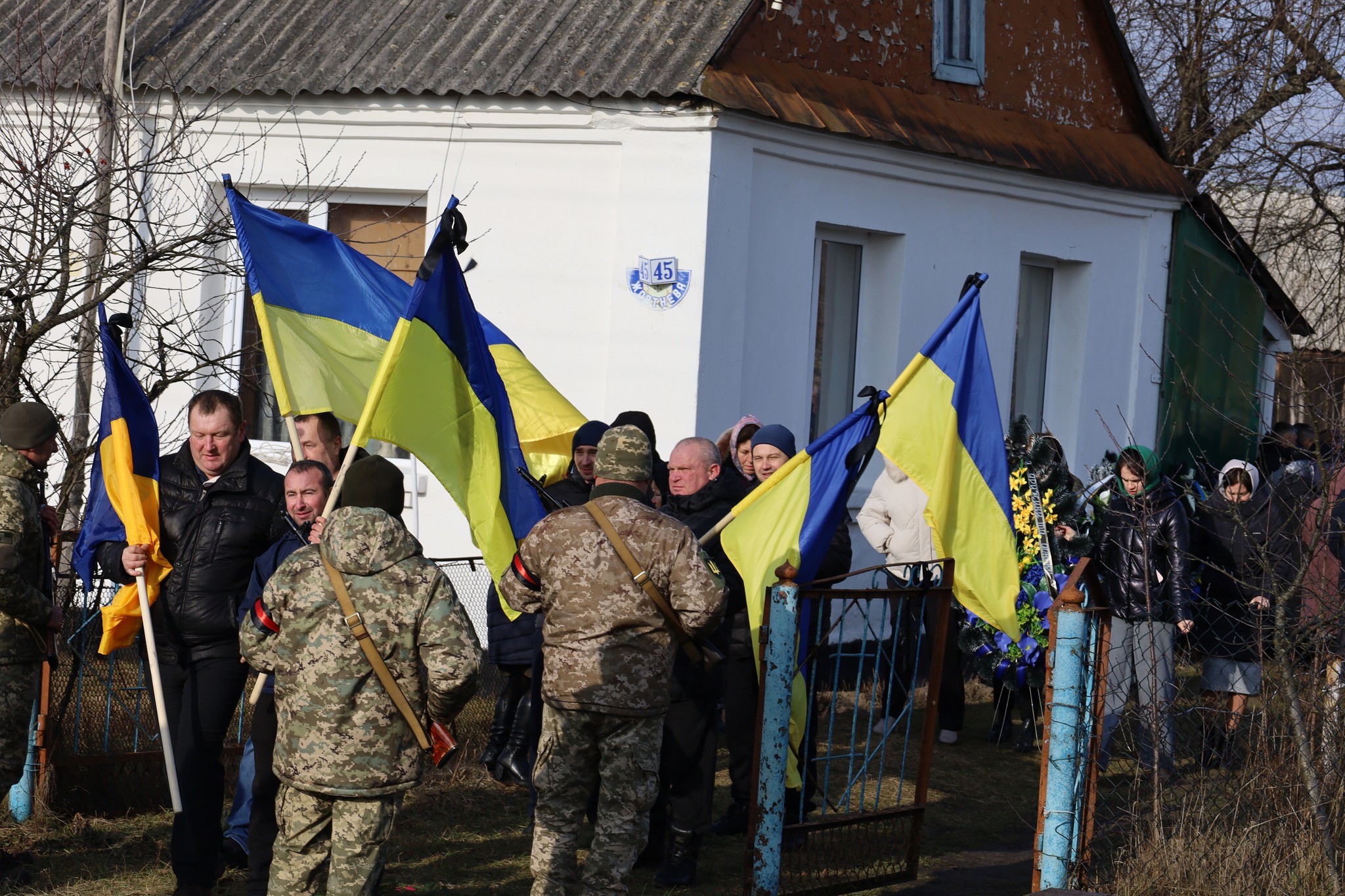 Серце важкопораненого бійця зупинилося після тривалого лікування: на Волині попрощалися з Героєм Русланом Світачем