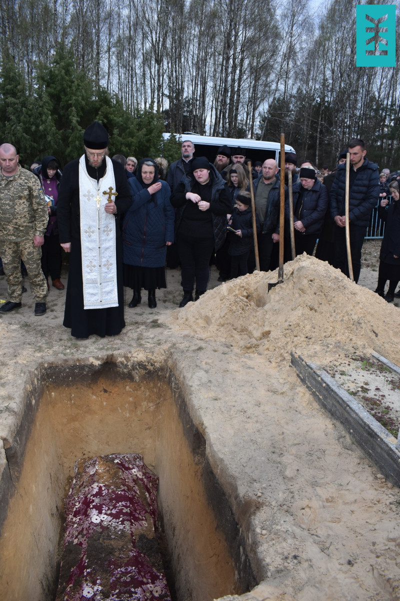 Два села стояли на колінах: волиняни провели в останню дорогу загиблого Героя Віктора Котіка