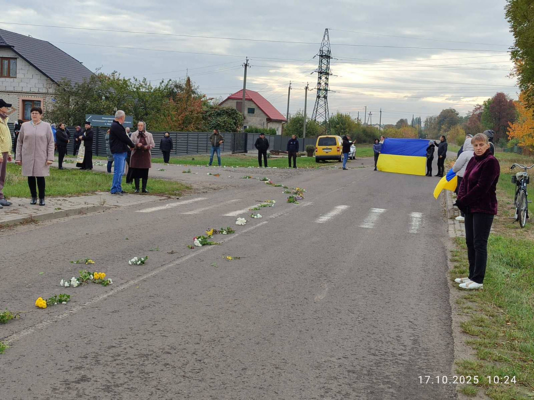 Його життя обірвалося на полі бою: на Волині в останню земну дорогу провели загиблого Героя Олександра Пальшина
