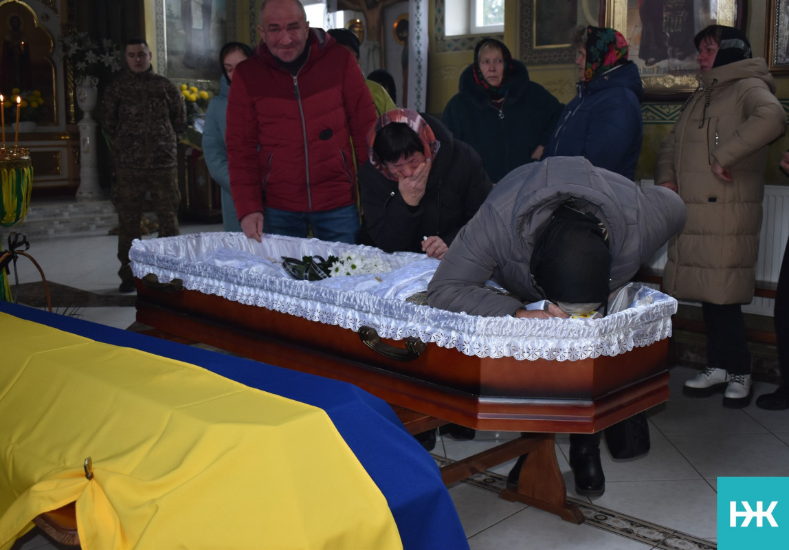 Молодий воїн не встиг створити сім'ю: на Волині попрощалися із загиблим Героєм Юрієм Кратіком