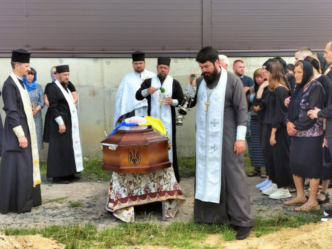 Мати втратила єдиного сина, без батька залишилося троє дітей: у Луцькому районі поховали Героя Сергія Марусюка